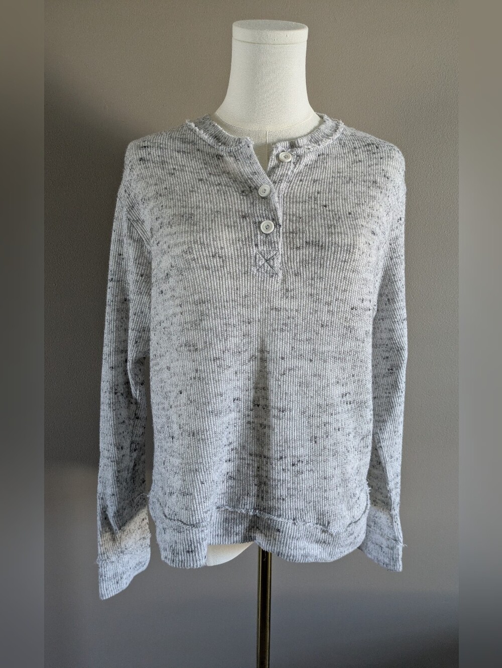 Urban Outfitters Gray Knit Henley Button Neck Long Sleeve Pullover Sweater Small